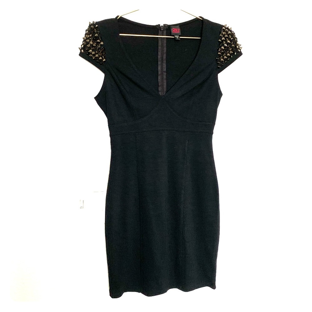 🛍2b bebe | Women’s Dahlia Spiked Sleeve Dress